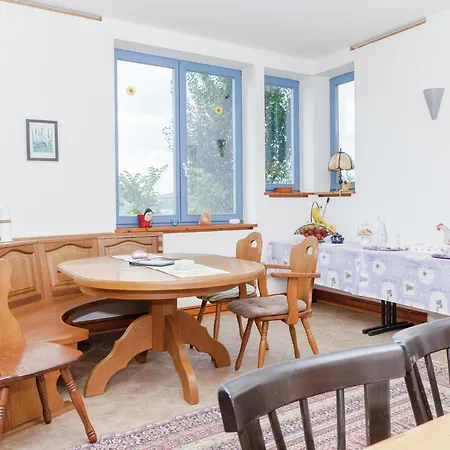 Vila Stately With Garden