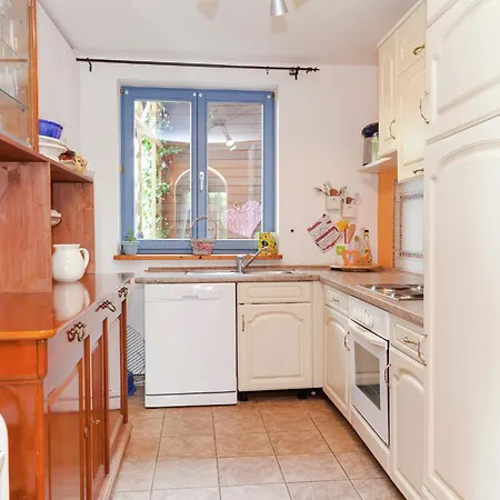 Mit Sauna Und Garten